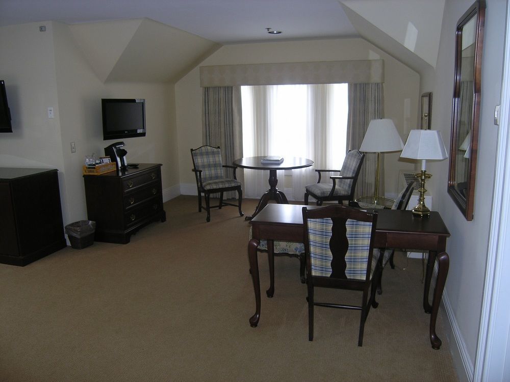 Cranwell Spa And Golf Resort (Adults Only) Lenox Bagian luar foto