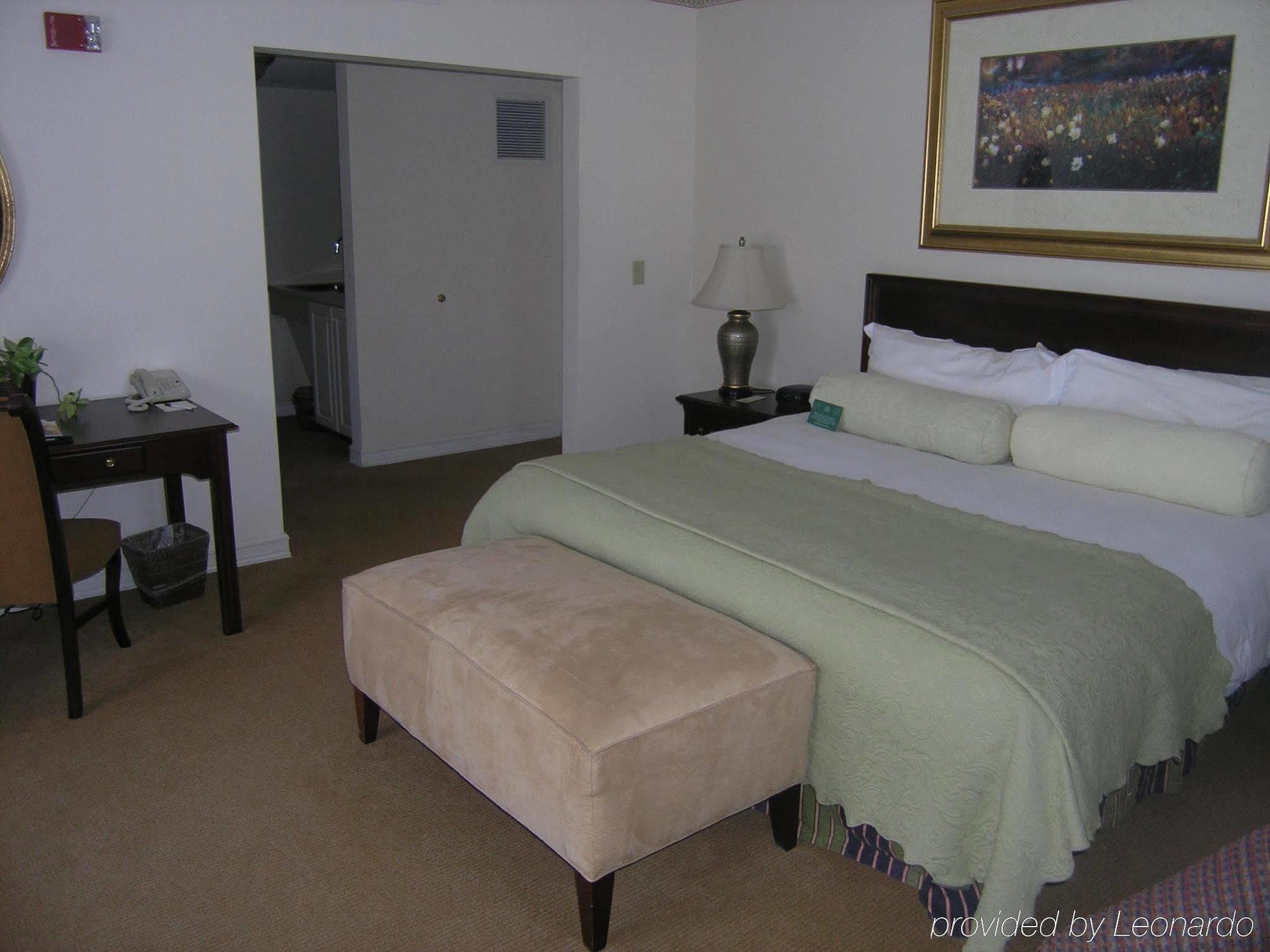 Cranwell Spa And Golf Resort (Adults Only) Lenox Bagian luar foto