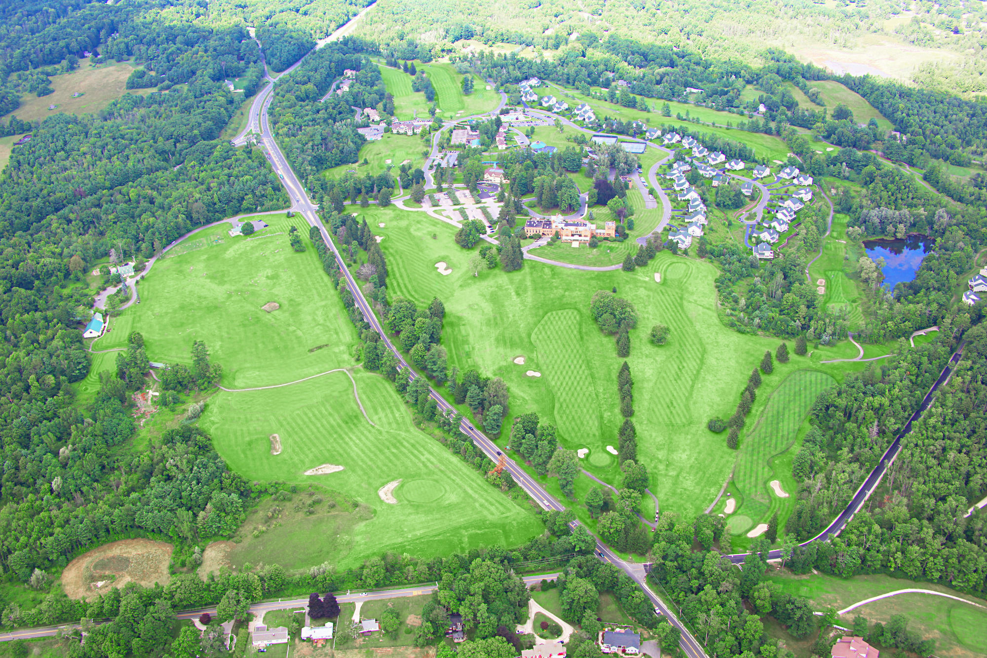 Cranwell Spa And Golf Resort (Adults Only) Lenox Bagian luar foto