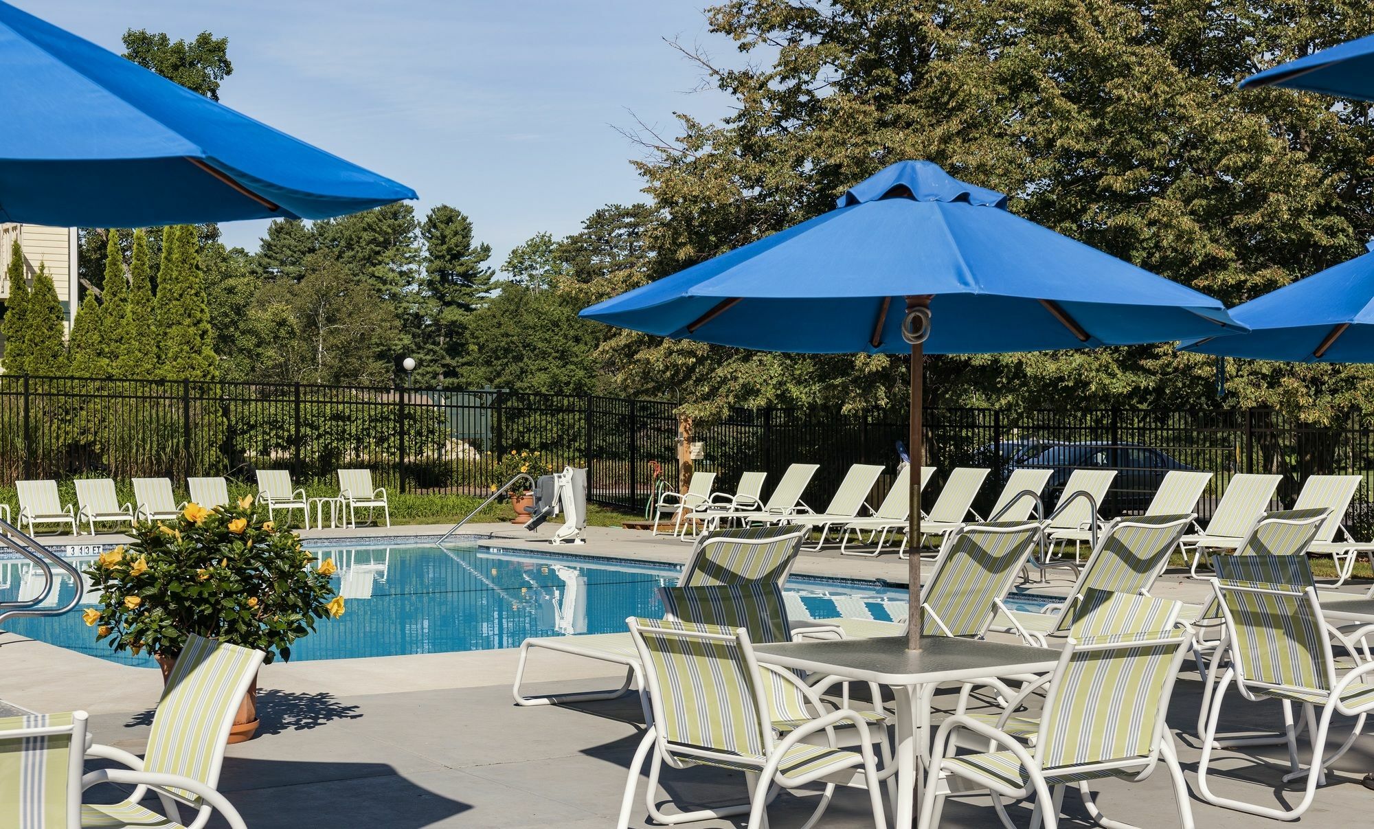 Cranwell Spa And Golf Resort (Adults Only) Lenox Bagian luar foto